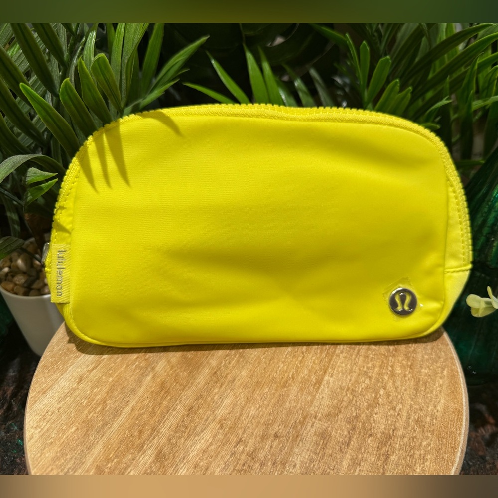 LAST ONE! Lululemon Everywhere Belt extended waistband (NWT) 🌼🍋 Daisy Glow - Picture 3 of 11